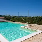 Сasa de vacaciones 2 Bedroom Awesome In