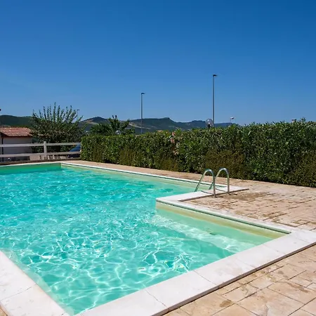 Сasa de vacaciones Lovely In With Kitchen
